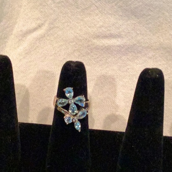 Gorgeous twin aquamarine butterflies on a silver ring - Picture 1 of 6